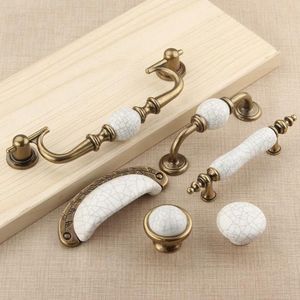 Poignée de porte de placard en marbre blanc et en laiton fabriquée à la main, couleur, forme et taille personnalisées, fabriquée en Inde - Product Image 3