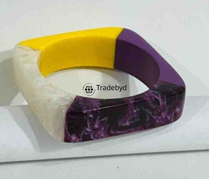 Brazaletes de resina Color Pop para niñas Accesorio divertido y de moda de Tradebyd - Product Image 1
