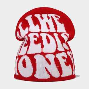 Gorro de punto acanalado que ofrece elasticidad y comodidad para el uso diario. - Product Image 3