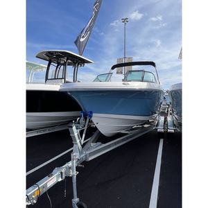 Nuevo Lanzamiento 2026: Robalo R207 con Casco de Fibra de Vidrio (FRP) y Motor Yamaha, Longitud de 8.1-12m, Capacidad de Combustible de 60L - Product Image 1