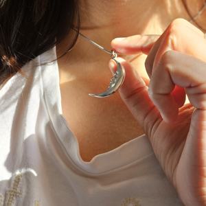 Colgante Religioso de Plata de Ley 925 con Diseño de Luna, Ligero, de Calidad Extrema, el Mejor Regalo para Ella, Colgantes con Dijes para Todas las Ocasiones - Product Image 1