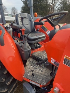 Tracteur de jardin à transmission par engrenages 4x4 de 40 CV M6060 2019 - Product Image 5