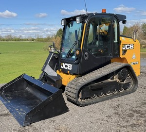 Chargeuse sur pneus compacte, tracteur, chargeuse frontale, usage agricole, moteur diesel 74 CV, roulement moteur, pompe 200, boîte de vitesses - Product Image 1