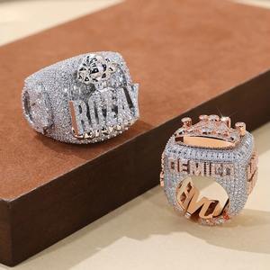 Anillo de Campeonato con Nombre de Letra, Diseño de Dos Tonos, Joyería Hip Hop, Plata 925, Diamante Moissanita VVS Baguette para Hombre - Product Image 1