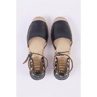 Espadrille à talon compensé fermé et talon bas