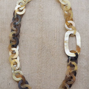 Collar de Lujo Hecho a Mano con Cuerno de Búfalo, Joyería Natural y Sostenible para Mujer, Alta Calidad - Product Image 1