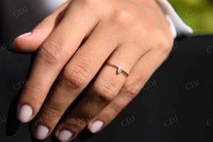 Anillo de compromiso solitario apilable de oro amarillo de 14 quilates de diamante natural de corte redondo para mujer fabricado por CustomDiamJewel - Product Image 5