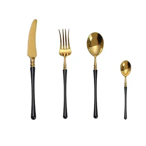 Colección de cucharas de metal de lujo modernas Cubiertos de diseñador hechos a mano para presentación de mesa de comedor de lujo - Product Image 1