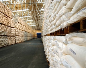 Azúcar de caña refinado al por mayor, granulado Icumsa 45 empaquetado en bolsitas o bolsas - Product Image 2