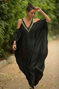 2023 vente en gros belle été plaine teinture rayonne noir caftan col en v demi-manches plage Boho Hippie confortable Long caftan - Product Image 5