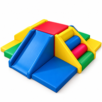 Ensemble de jeux d'extérieur modulaire populaire et coloré en mousse, avec structure d'escalade, toboggan, piscine à balles et tunnel, pour garderies et centres de divertissement