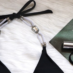 Traje de baño transpirable Logotipo personalizado Traje de baño reversible con textura especial Tela Patrón sólido Sexy - Product Image 3