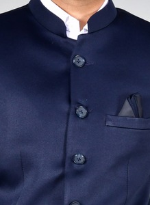 Ensemble de costume bleu marine classique de qualité supérieure pour hommes, idéal pour les réunions de bureau et les tenues cérémonielles, disponible à prix d'exportation depuis l'Inde - Product Image 4