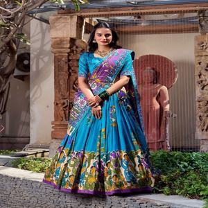 Último Diseño de Lehenga Choli de Seda Tasar con Estampado Kalamkari y Trabajo de Lámina, Compra en Línea en India, Exportador de Moda Femenina - Product Image 1