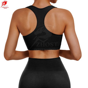 Ensemble de yoga tendance pour femmes, design élégant, respirant et confortable, comprenant un soutien-gorge de sport et un legging. - Product Image 3