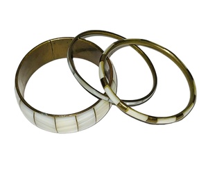 Bracelets tendance en acrylique de qualité supérieure pour femmes, bracelets décoratifs en résine, cadeau artisanal de Noël en gros - Product Image 3