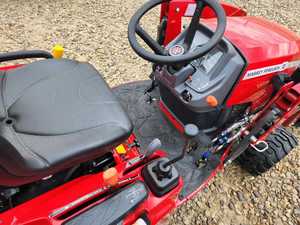 รถแทรกเตอร์ล้อยาง Massey Ferguson GC1723EB 70 แรงม้า ปี 2023 สภาพใหม่/มือสอง พร้อมเครื่องยนต์ เกียร์ ปั๊ม และชุดตักดินด้านหน้า - Product Image 6