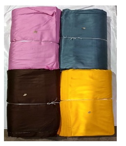 Tissu rayonne de teinture vibrante pour les fabricants de vêtements Matériel de haute qualité pour les chemises Jupes Robes et vêtements traditionnels - Product Image 1