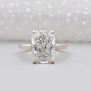Anillo de compromiso solitario de diamante de laboratorio certificado por IGI con engaste de 4 puntas, nuevo anillo solitario con corte cojín - Product Image 1