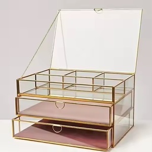 Boîte de rangement pour bijoux en verre et laiton de style vintage, fabriquée à la main avec un design gravé pour la décoration de la maison et du bureau - Product Image 6