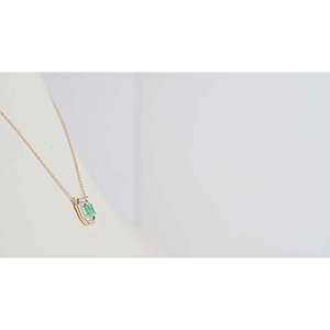 Collier pendentif en platine plaqué rhodium avec émeraude et diamant, orné de zircon et de perle, pour fiançailles - Product Image 3