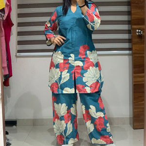 Ensemble coordonné élégant Dhwaja Export pour femmes, en pur coton, imprimé numérique, séchage rapide, style ethnique traditionnel - Product Image 1