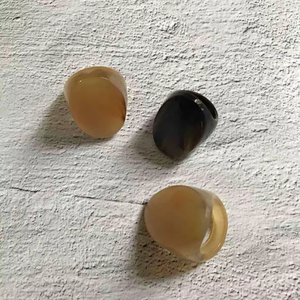 แหวนเขาควายขัดเงา เครื่องประดับงานเลี้ยง สำหรับงานแต่งงาน งานครบรอบ ขายดี สีธรรมชาติ - Product Image 1