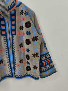 Chaqueta Bordada Suzani de Terciopelo, Chaqueta Corta Étnica Boho Floral Hecha a Mano, Ropa de Festival, Chaqueta Bordada Suzani de Terciopelo - Product Image 4