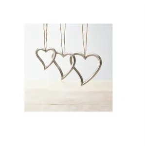 Étiquettes de Bienvenue Suspendues en Forme de Cœur Martelé de Meilleure Qualité Décoration de Fête de Mariage Décoration Suspendue de Noël - Product Image 4