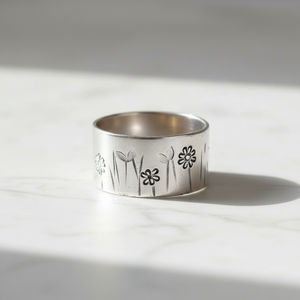 Bague en argent massif gravée de motifs floraux, design inspiré de la nature - Product Image 2