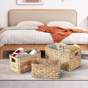 Panier en jacinthe d'eau avec poignées intégrées Solution de rangement pour la maison Panier cadeau idéal pour le salon et la chambre à coucher - Product Image 3