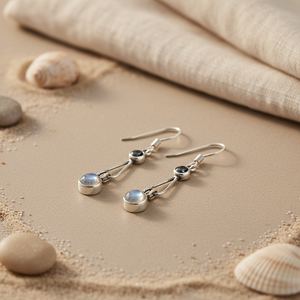 ต่างหูเงินแท้ 925 ประดับมูนสโตน ดีไซน์สวยเก๋สำหรับผู้หญิง - Product Image 1
