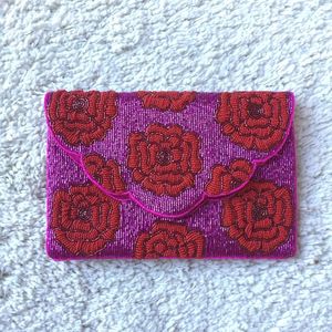 Embrayage brodé avec boucle de ceinture réglable - Product Image 1