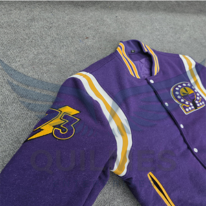 Chaqueta Universitaria Personalizada Morada y Dorada Estilo Omega con Logotipo Bordado Mighty OZ Beta Xi con Rayo - Product Image 5