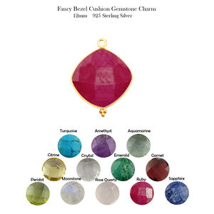 Vente en gros de pendentif à breloque en argent sterling 925 avec lunette fantaisie avec pierre précieuse péridot plaqué or vermeil bijoux de conception de lunette de coussin - Product Image 3