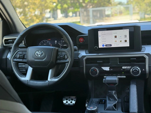 État Exceptionnel 2024 pour Tacoma TRD Sport Double Cab RWD Moteur Turbo Sièges en Cuir Intérieur Clair Toit Ouvrant Panoramique - Product Image 6