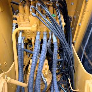 Excavatrice Caterpillar 312D2GC d'occasion, 12 tonnes, moteur Hitachi, modèle 2023, comprend un marteau brise-roche et des dents de rechange en stock - Product Image 3