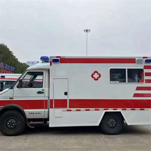 Ambulance tout-terrain diesel d'occasion 4x4 à transmission intégrale permanente, véhicule de secours d'urgence à transmission automatique - Product Image 3