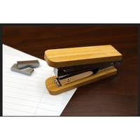 Cucitrice di bambù sostenibile Eco Friendly accessorio da ufficio con Design in legno per un elegante desktop organizer