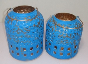 Porte-bougie en métal perforé bleu de style nordique, lanterne en fer vintage découpée au die avec poignée pour centre de table intérieur/extérieur - Product Image 2