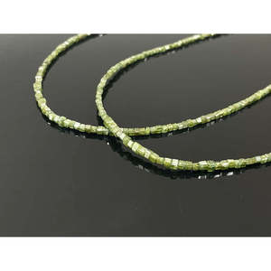 Cubo de Diamante Verde Natural Facetado de 1.5-2.5 mm, Cristal Suelto, Producto Natural - Product Image 1