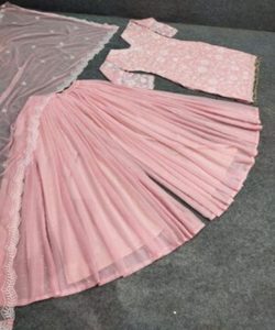 Vente en gros de robe en lin Surat: Obtenez le meilleur rapport qualité-prix avec nos robes en lin de haute qualité à prix de gros. - Product Image 1