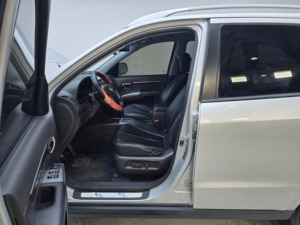 Hyundai SantaFe 2011, style LUXURY *NAVI+18R*, faible kilométrage, entièrement équipé, bonne qualité, SUV coréen très demandé, excellent état - Product Image 5