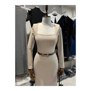 Vestido Tubo de Tela Otomana con Cuello Cuadrado Negro y Manga Larga, Cómodo y Elegante - Product Image 1