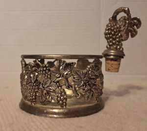 Posavasos de metal funcional para botellas de vino, que equilibra la durabilidad y la estética para el uso diario en el hogar, bar o comedor, con conveniencia y estilo. - Product Image 2