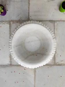 Macetero Decorativo Ecológico de Mármol para Uso en Interiores y Exteriores, Tallado a Mano en Piedra Natural por Artesanos de SUAZ - Product Image 5