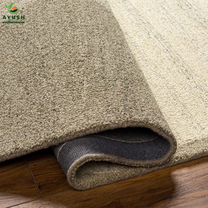 Tapis de bureau minimaliste de grande taille en laine, rembourré et fait à la main - Product Image 4