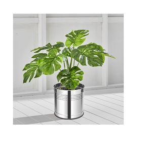 Ensemble de pots à fleurs suspendus modernes en aluminium argenté, durables, de forme carrée, avec un design décoratif martelé - Product Image 3