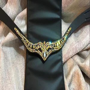 Bande de sourcil de cheval en cuir noir Durable en forme de courbe, cousu à la main avec des cristaux dorés et arc-en-ciel, chaîne bling en strass - Product Image 4