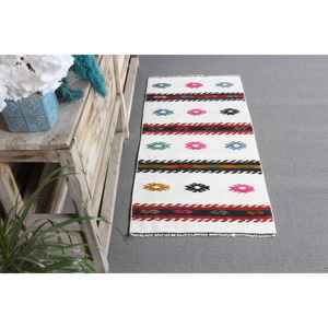 Alfombra Turca Vintage de 1.9x4 pies, Alfombra Pequeña, Alfombra de Lana Blanca con Camuflaje Rojo - Product Image 3